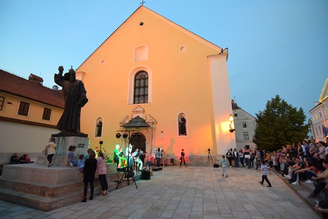 Brojni posjetitelji slavili Gospodina dvostrukom molitvom na humanitarnom koncertu u Varaždinu